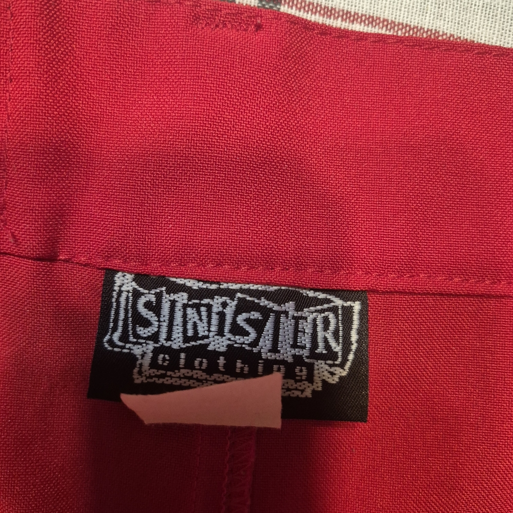 Red Star-Patterned Mens Shorts - Picture 3 of 4